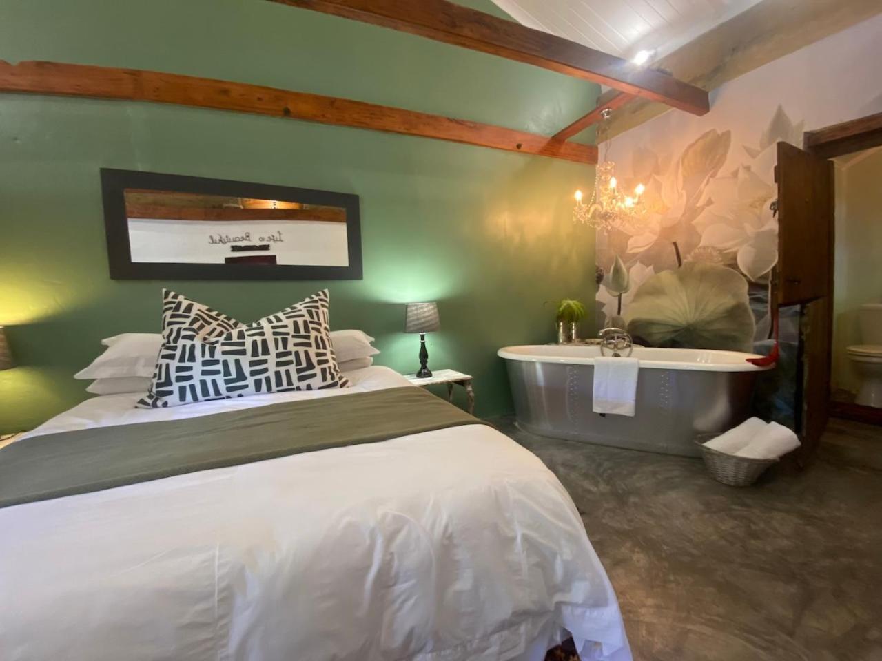 The Riverdeck Accommodation And Backpackers Knysna Exterior photo