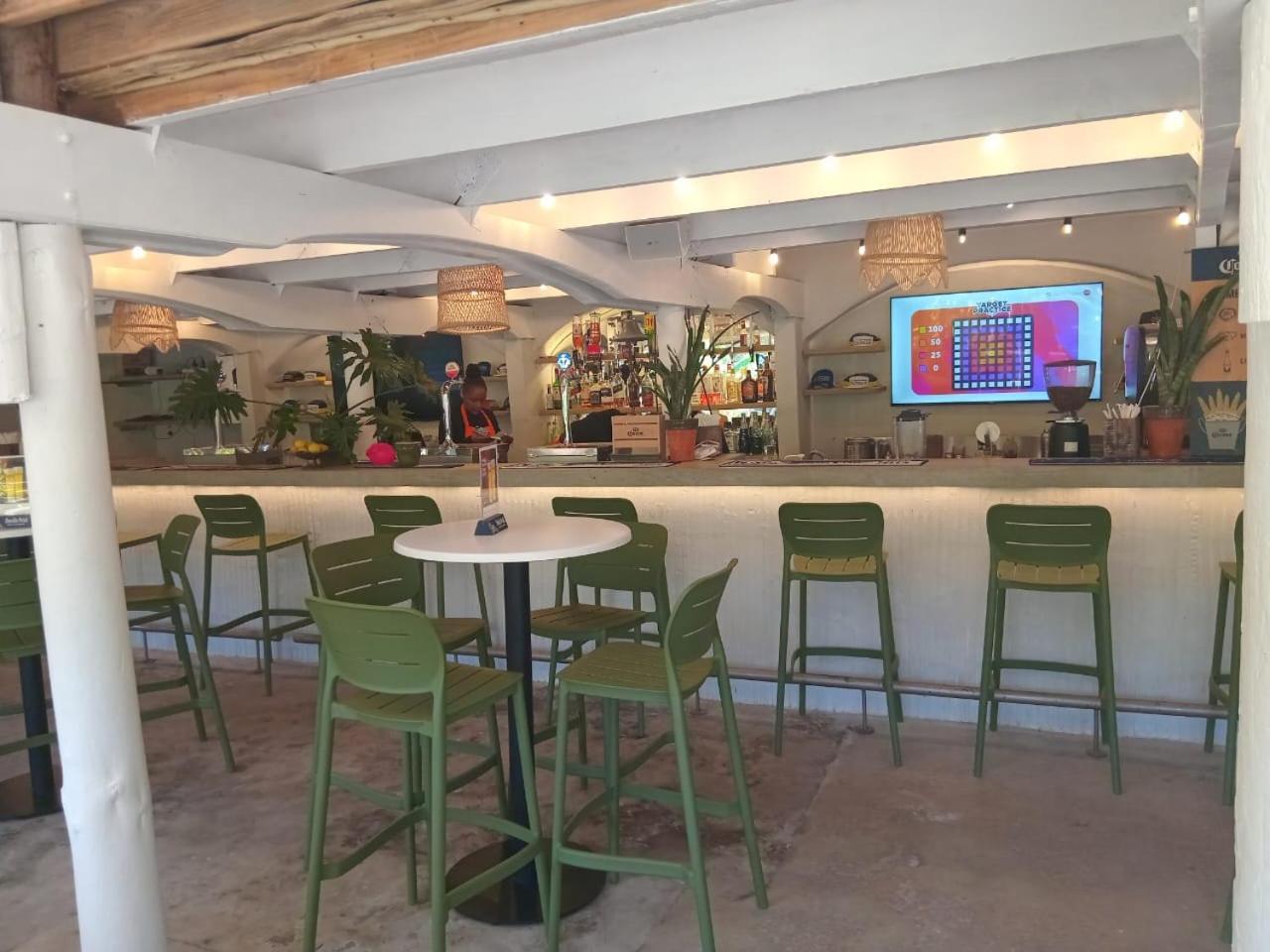The Riverdeck Accommodation And Backpackers Knysna Exterior photo